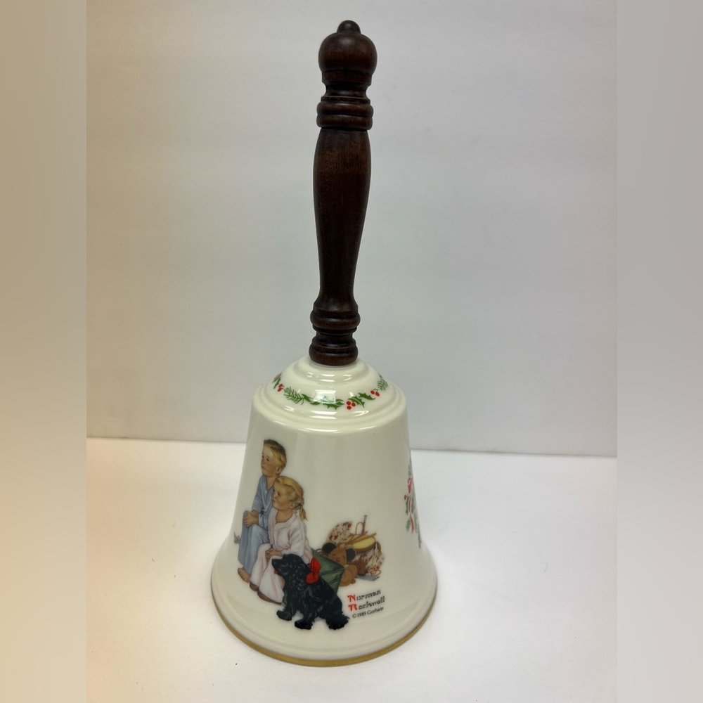 Gorham Annual Christmas Bell-Box says 1987, Bell‎ states 1985